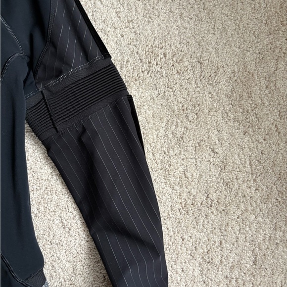 Chic High By Claire Campbell Black and Gray Long Sleeve Top - Picture 5 of 10